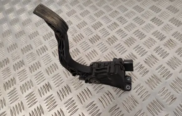 Ford Fusion Accelerator throttle pedal 4S619F836AA
