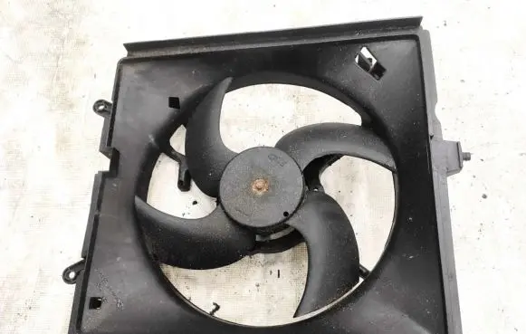 Mitsubishi Space Star Radiator cooling fan shroud