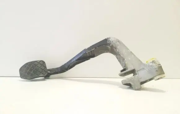Volkswagen PASSAT B5 Clutch pedal 8D1721316D