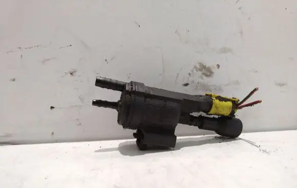 Mercedes-Benz E W212 Vacuum valve 0025401497