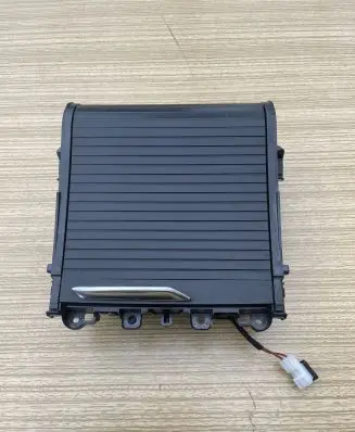 Cup holder front