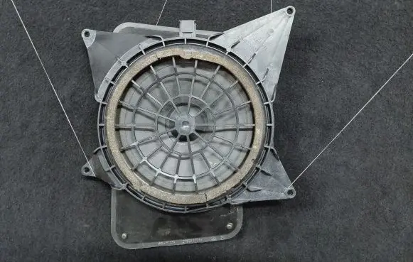Audi A8 S8 D3 4E Subwoofer speaker 4E003541201