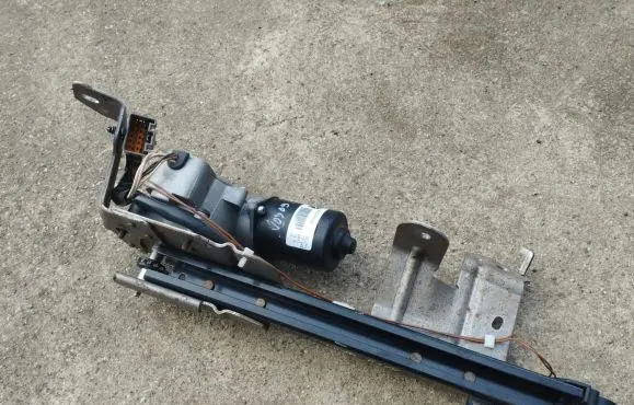 Chrysler Voyager Tailgate/trunk/boot lift motor PN16915741