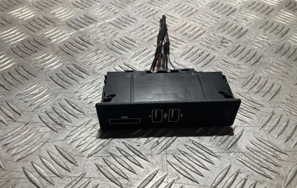 Mercedes-Benz C W205 USB socket connector A2058200526