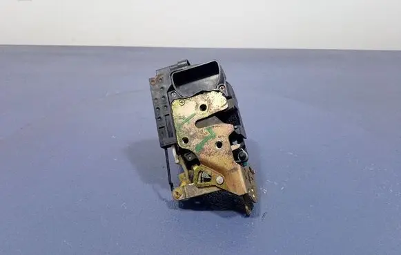 Chevrolet Aveo Front door lock 