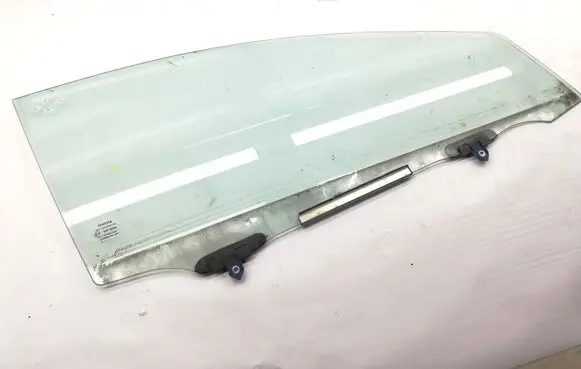 Toyota Auris E180 Front door window glass four-door 