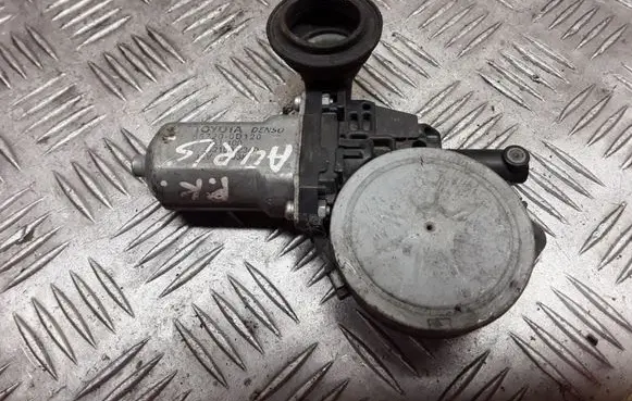 Toyota Auris 150 Front door window regulator motor 857200D120 AV2621002340
