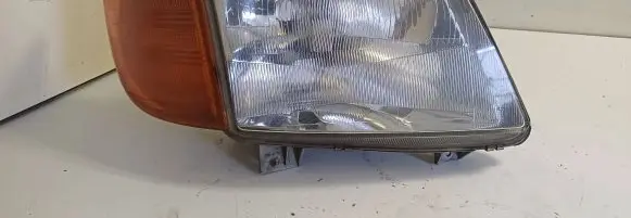 Mercedes-Benz Vito Viano W638 Headlight/headlamp E95063