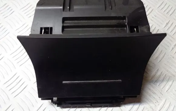 Skoda Octavia Mk2 (1Z) Ashtray (front) 1Z1863077A 1Z1857962B