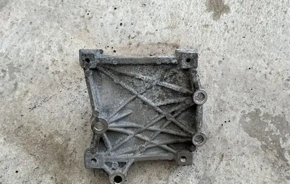 Chrysler Grand Voyager V A/C compressor mount bracket 90513199F
