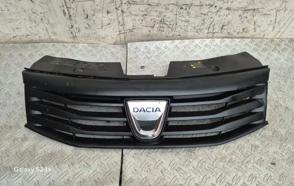 Dacia Sandero Front bumper upper radiator grill 2003672B