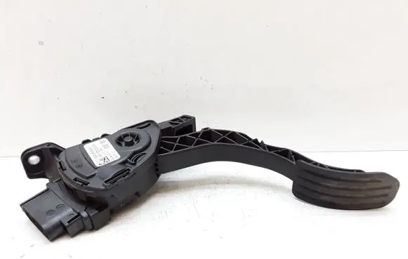Volvo V70 Accelerator throttle pedal 6G929F836AD