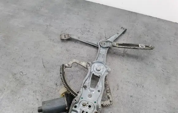 Mercedes-Benz E W210 Front door window regulator with motor 0130821708