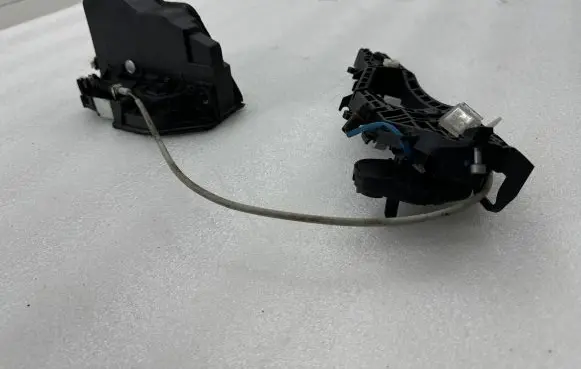 BMW 4 F32 F33 Front door lock A053702 712291