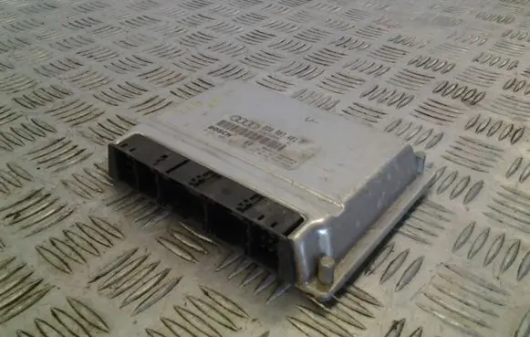 Volkswagen PASSAT B5.5 Engine control unit/module 8D0907401F 0281001945