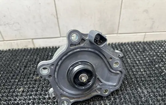 Toyota Prius (XW50) Water pump 3046C093101