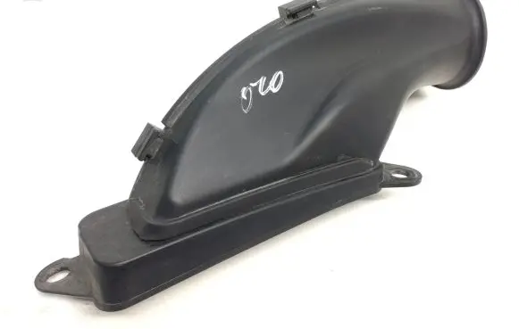 Ford Focus Air intake duct part CV619E635BB