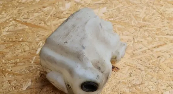 Renault Megane II Windshield washer fluid reservoir/tank 8200104705