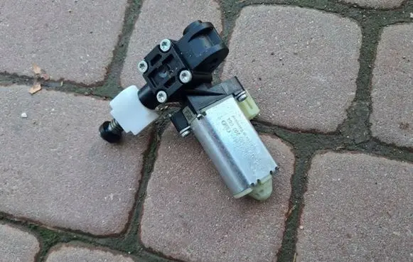 Opel Insignia B Seat adjustment motor 13589192