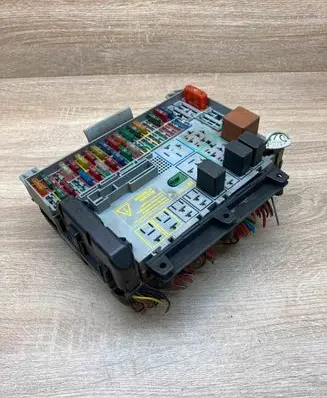 Opel Vectra B Fuse module 09152787