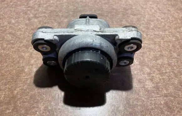 Land Rover Range Rover Sport L494 Engine mount bracket FPLA6A003