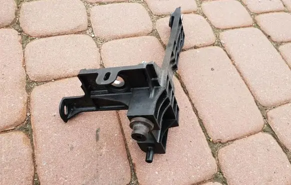 Opel Astra K ABS pump bracket 39017042