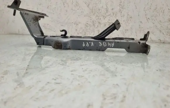 Audi A4 S4 B8 8K Fender mounting bracket 8K0821135C