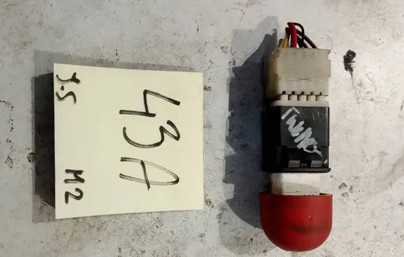 Renault Twingo I Hazard light switch 822444