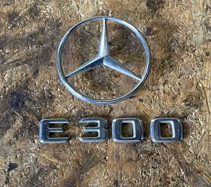 Mercedes-Benz E W124 Manufacturers badge/model letters 2017580058 20156169