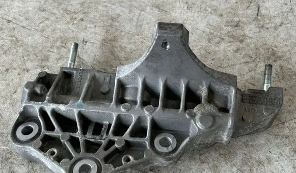 Lancia Thema EGR valve cooler bracket 90513247G