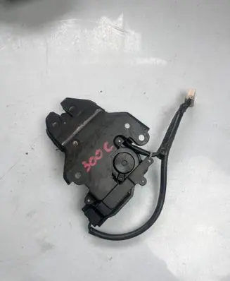 Chrysler 300 - 300C Tailgate lock latch 746