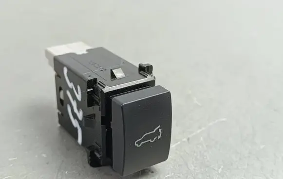 Subaru Outback (BS) Tailgate opening switch