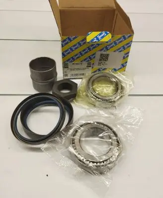 Mercedes-Benz 100 W631 Rear wheel bearing hub 0089816305 R140.72