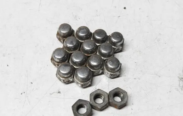 Nissan Qashqai Wheel nut cap/cover 16SZT