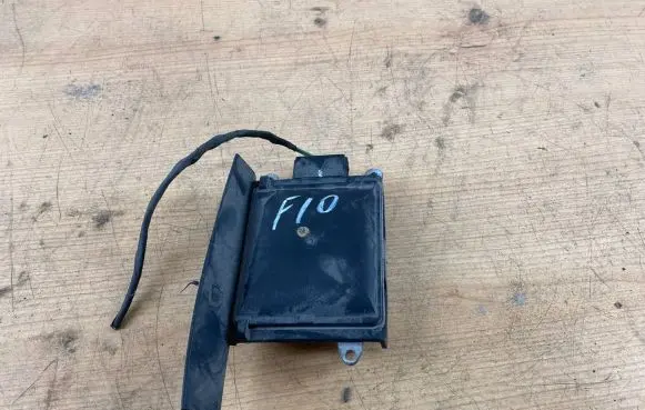 BMW 5 F10 F11 Blind spot module 6863244