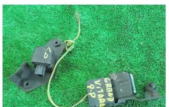 Suzuki Grand Vitara I Airbag deployment crash/impact sensor