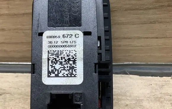 Audi A1 Hazard light switch 8X0959672C