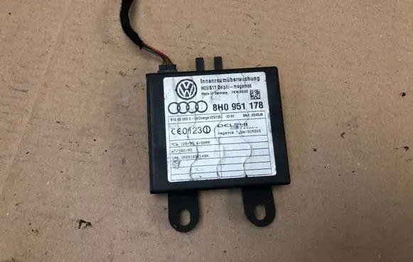 Audi A4 S4 B7 8E 8H Alarm control unit/module 8H0951178