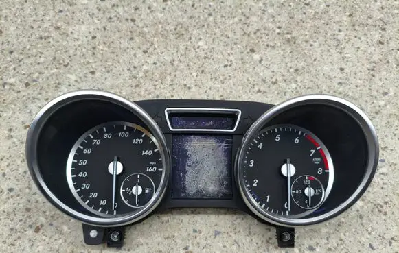 Mercedes-Benz GL X166 Speedometer (instrument cluster) A1669003106 0263683115 A1669017401