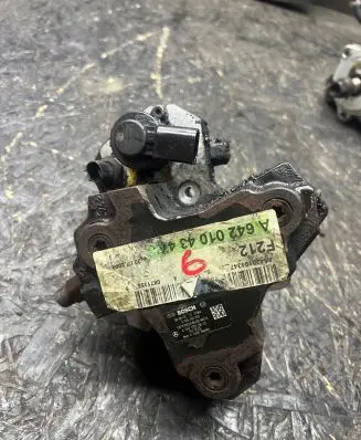 Mercedes-Benz E W212 Fuel injection high pressure pump A6420700801 0445010210