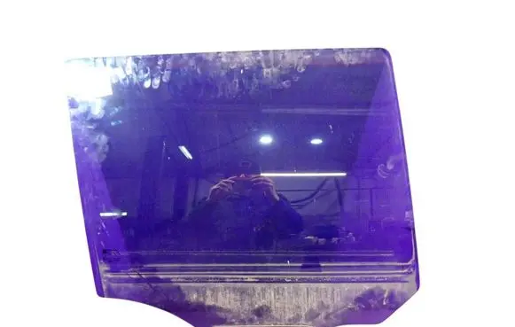 Opel Zafira B Front door window glass four-door 