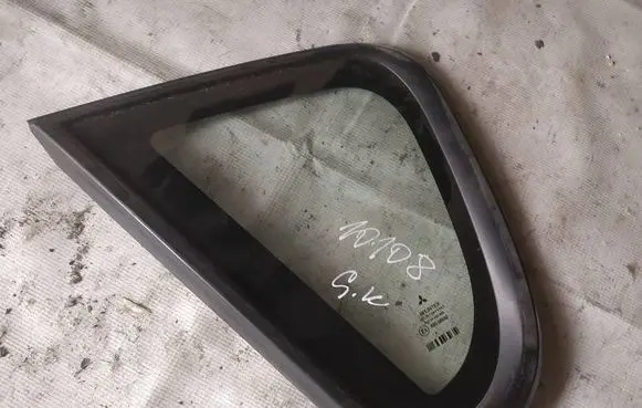 Mitsubishi Colt Rear side window as2