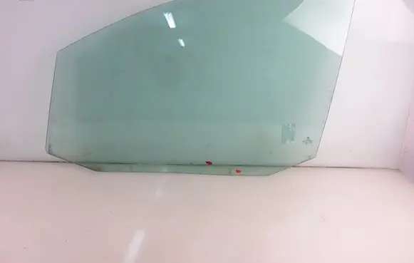 Volkswagen Touran I Front door window glass four-door 