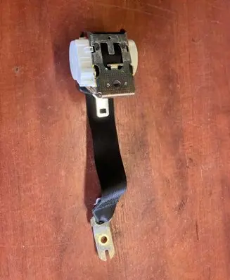 Rear seatbelt