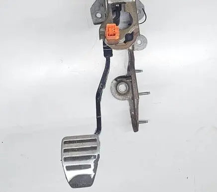 Nissan Qashqai Brake pedal E001046X11