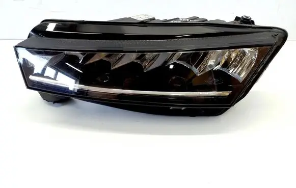 Skoda Octavia Mk4 Headlight/headlamp 5E8941015
