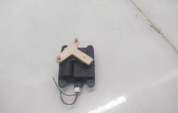 Nissan Primera Air flap motor/actuator 3T05030820