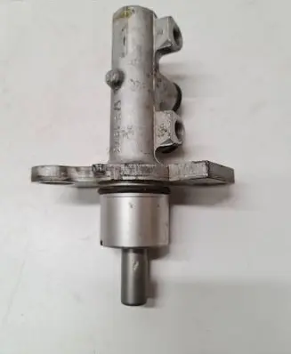 Master brake cylinder