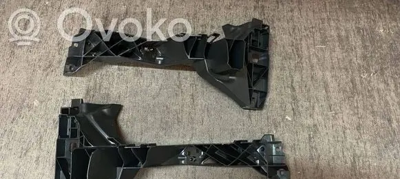 Audi Q7 4M Headlight/headlamp mounting bracket 4M0805607B