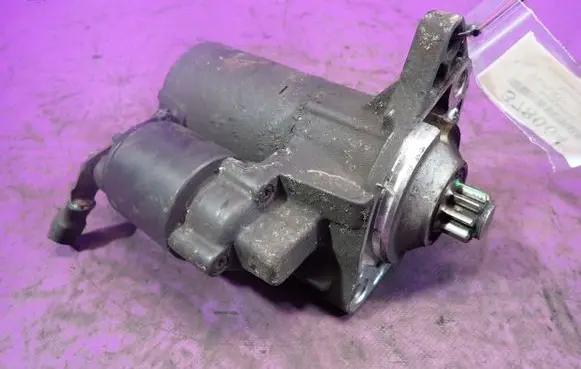 Volkswagen Golf IV Starter motor 
